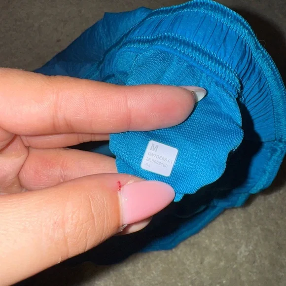 Lululemon Dolphin-Hem Mid-Rise Running Short 3" - Hawaiian Blue - M - Picture 9 of 9